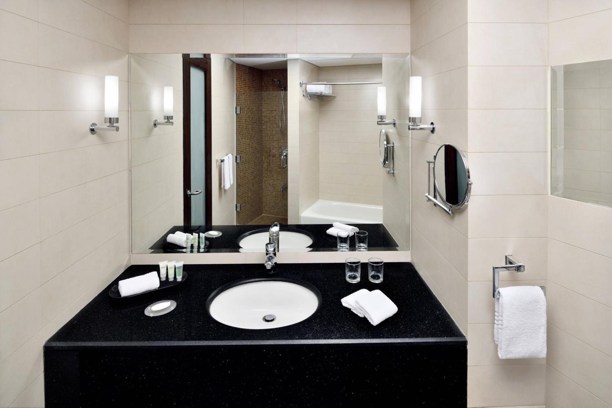 Courtyard By Marriott Riyadh Diplomatic Quarter Exterior foto